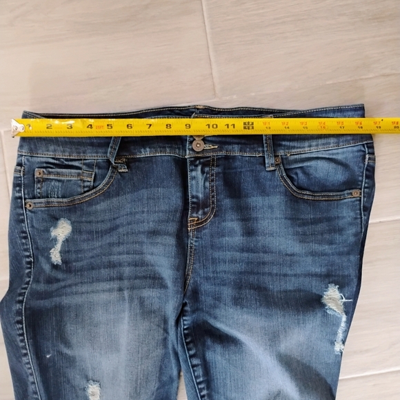 Torrid Blue Denim Distressed Jeggings Size 16R - Picture 12 of 13